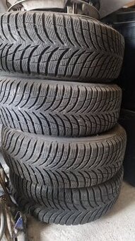 Prodám zimní pneu Goodyear Ultragrip 185/65/14 s disky