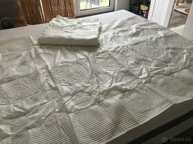 Krásný přehoz na postel 2ks