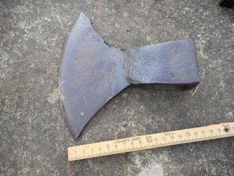 sekera stará ručně kovaná