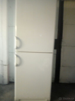 Prodám levně zánovní plně funkční ledničku Elektrolux ER 504