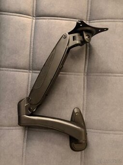 Nastavitelný VESA držák na monitor