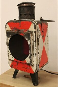 Originální lampa z historické vlakové lucerny