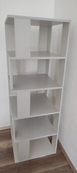 Policový regál ze dřeva - bílý umakart