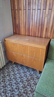 Zachovalý dýhovaný sektorový retro peřináč