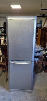 Lednička s mrazákem INDESIT