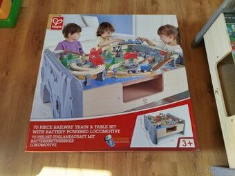 Hrací stůl s vláčkodráhou zn. Hape
