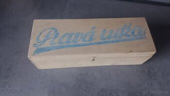 Prodám starou dřevěnou krabičku - Práva ruka.