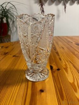 Broušená křišťálová váza