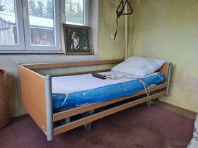 Polohovatelna postel