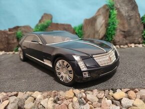Prodám model 1:18 Cadillac sixteen