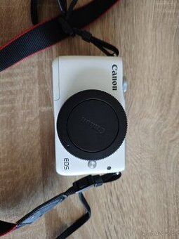 Canon EOS M10