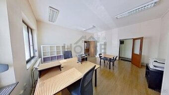 Pronájem kanceláře s vlastním zázemím a parkovištěm m2 - Be