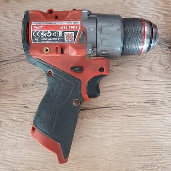 Milwaukee M12 akuvrtacka