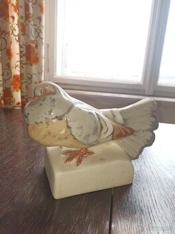 Porcelánová soška holuba