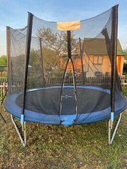 Trampolína
