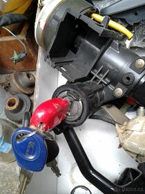Řídicí jednotka motoru, spínací skříňka, volantová tyč AR