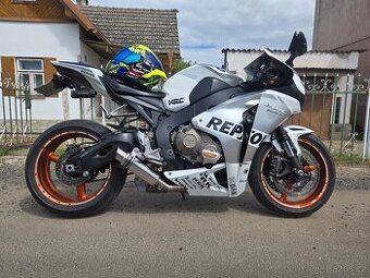 Honda Cbr 1000Rr top Stav spousta doplňků
