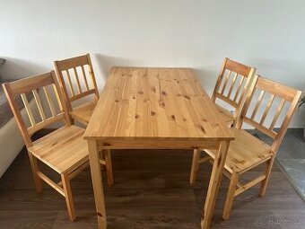 Dřevený stůl + 4 židle