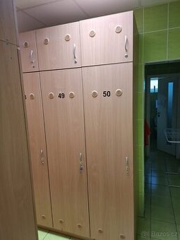 Dřevěné šatní skříně - 1