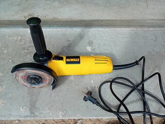 úhlová bruska Dewalt - 125mm, 950W
