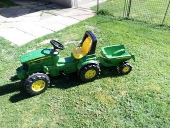 Šlapací traktor John Deere 7930