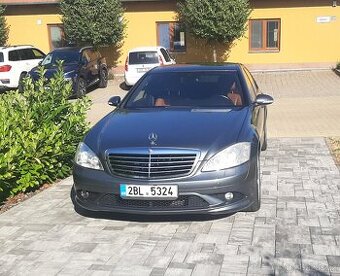 Mercedes-Benz Třídy S, Mercedes-Benz S 500 4MATIC V8