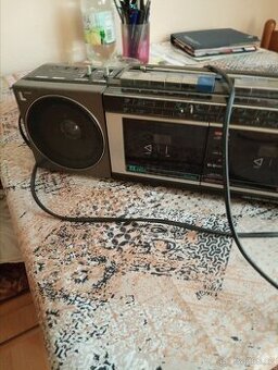 Radiomagnetofon značky AIWA