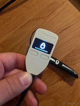 Trezor One hardwarová peněženka