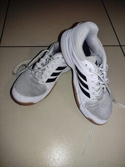 prodám dětské boty Adidas-vel.36,5,málo používané.Cena 200kč
