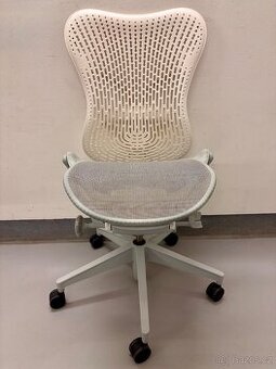 Kancelářská židle Herman Miller Mirra 2