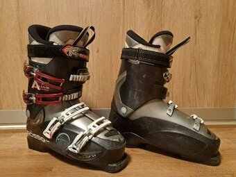 Lyžařské boty, lyžáky, přezkáče vel. 27,5