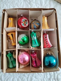 Vánoční ozdoby na stromeček staré.