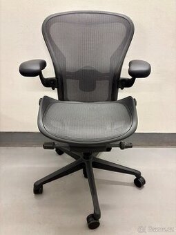 Kancelářská židle Herman Miller Aeron Remastered