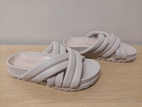 Dámské sandály na jedné pátě poškozený velikost 36