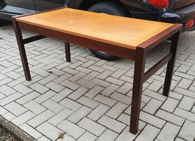 Konferenční stůl se sklem