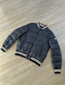 Moncler péřová bunda