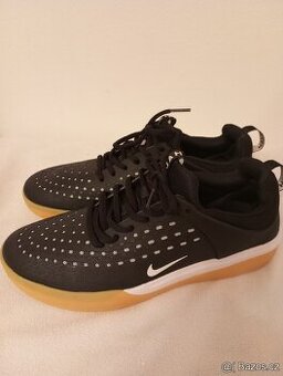obuv Nike SB Nijah 3 Black White gum vel.38-39 (nové)