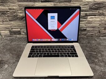 CTO MacBook Pro 15" 2017 i7 / 16GB / 500GB / Pro 560