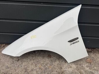 BMW E90/E91 levý přední blatnik original