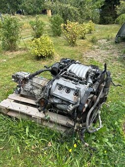 Audi A6 C5 2,8i motor + chladičová stěna
