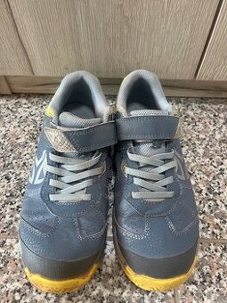 Tenisové boty zn. Artengo vel. 37