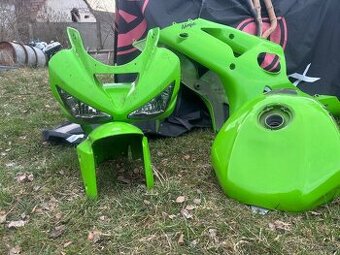 Kapoty svetla a nadrz na Kawasaki Zx6R Ninja 03-04