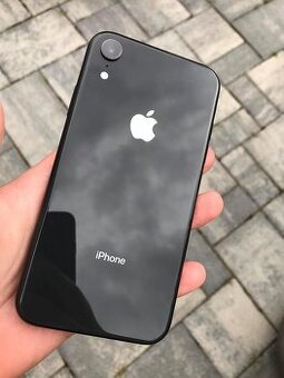 iPhone XR 64Gb...100% baterie...jako nový