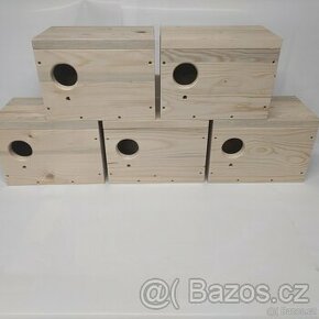 Andluka a Agapornis budky