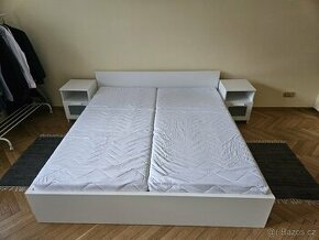 Manželská postel bílá+matrace+toaletní stolky