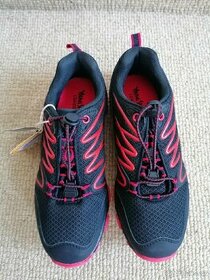 Černočervené sportovní boty - úplně nové, v 35