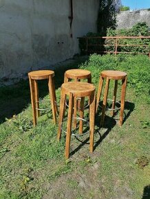 Dřevěné barovky, barové stoličky