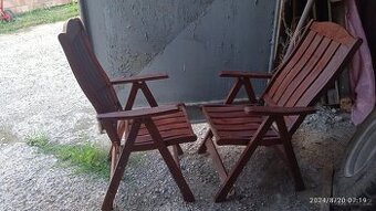 Dřevěný zahradní křesla.