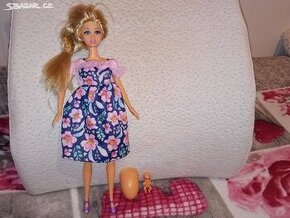 Těhotná Barbie