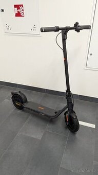 Elektrokoloběžka Segway Ninebot F2 E, jak nová